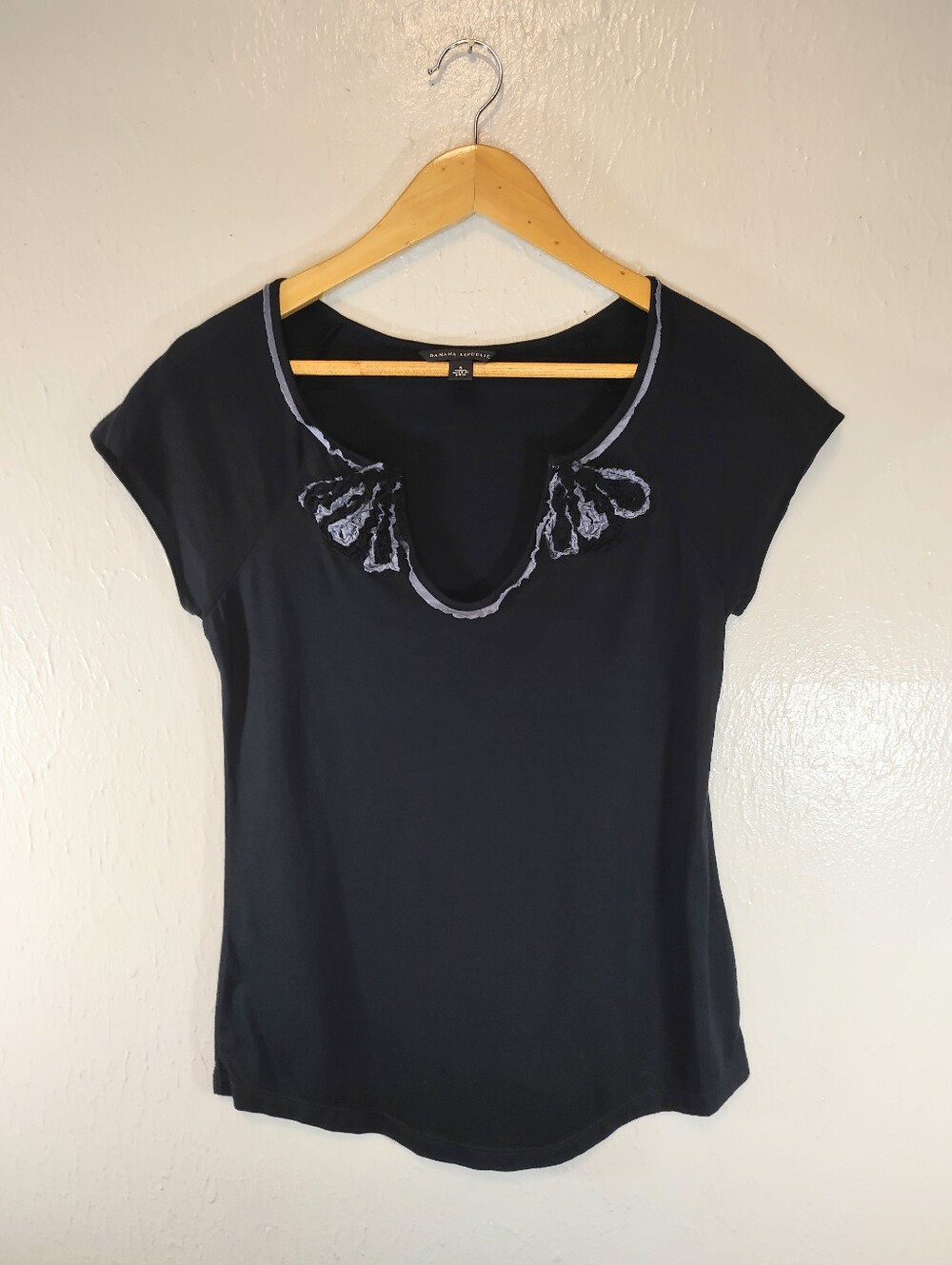 Banana Republic Dark Blue Short Sleeve Scoop Neck Top with Purlish Trim Women'sM